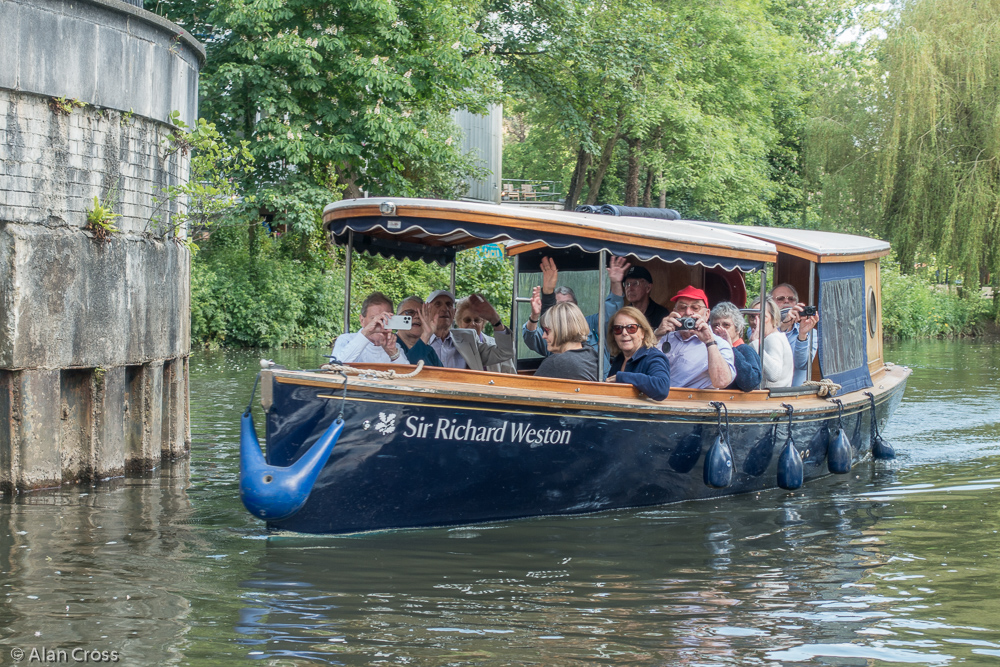 'Dapdune Belle' meeting the other half of our group on the 'Sir Richard Weston' on their return leg