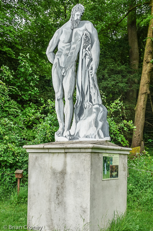 2D staue of Hercules in wood